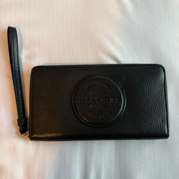 COACH Wallet - Picture 2 of 9
